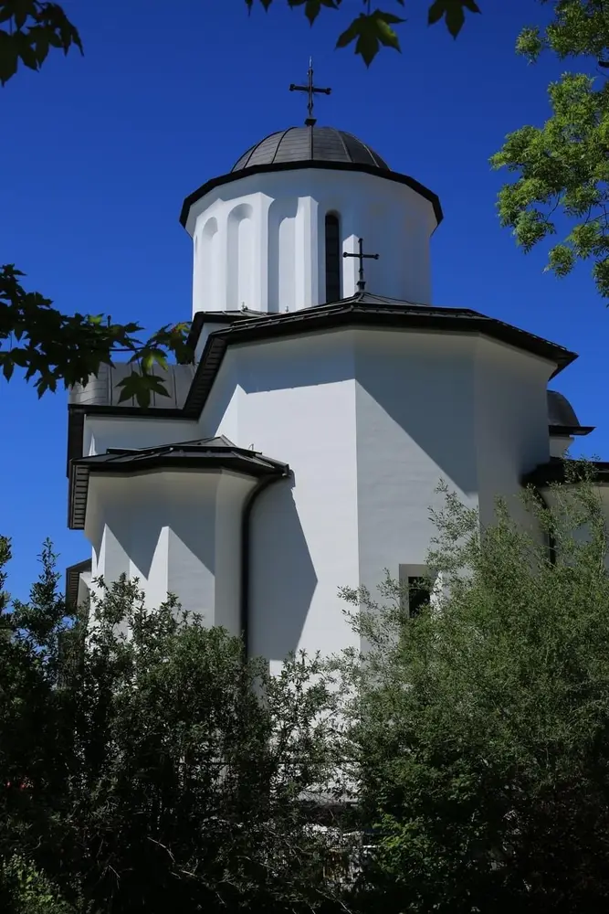 Laminated Wood Joinery: Orthodox Christian Settlement (CBROM), Munich, Germany